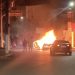 VIDEO:Carro pega fogo na rua 21 de abril  Candeias