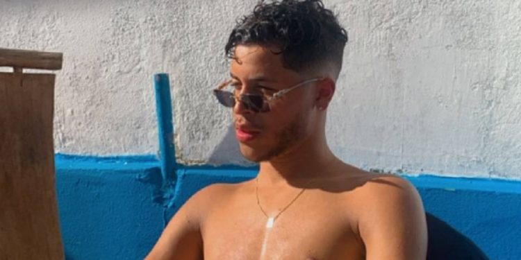 Após gravar videoclipe em viatura, cantor pede desculpas à PM: ‘Pura inocência’