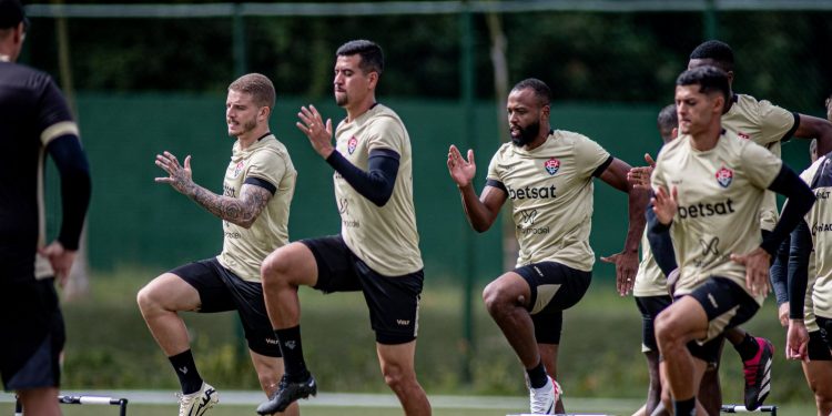 Na briga contra o Z-4, Vitória visita o Fortaleza nesta quarta para melhorar desempenho fora de casa