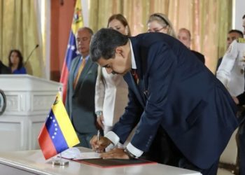 Maduro fala em ‘banho de sangue’ se perder eleição; opositora denuncia suposto atentado