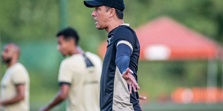 DUELO MATUTINO: Vitória enfrenta o Grêmio domingo, às 11 da manhã; a pior defesa contra o pior ataque