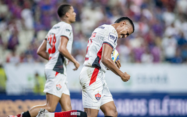 Vitória visita o Grêmio em confronto direto na luta contra o rebaixamento