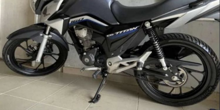 NA PORTA DE CASA: morador tem moto furtada em Candeias