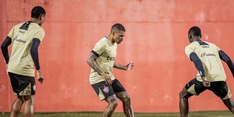 Vitória encara o Flamengo nesta quarta para espantar fase negativa e sair do Z-4