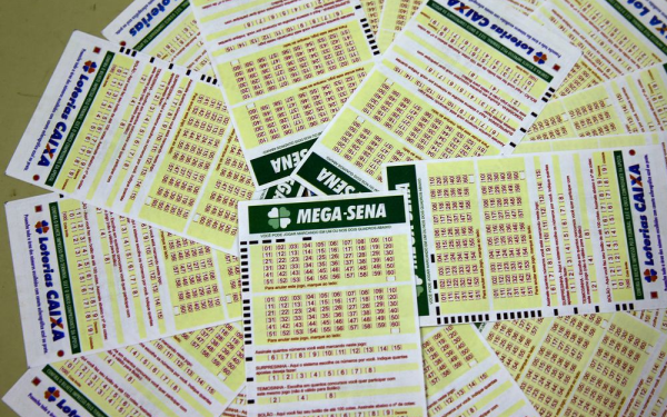 Mega-Sena: Ninguém acerta dezenas e prêmio acumula para R$ 72 milhões