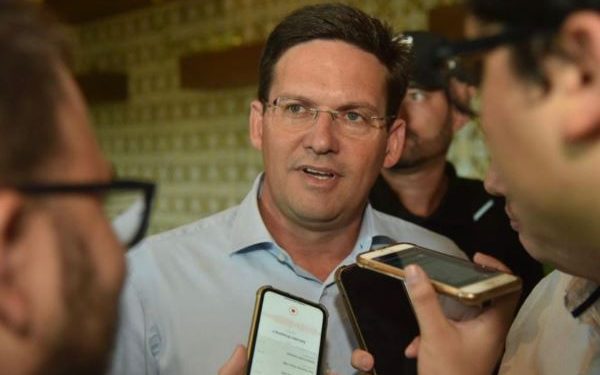 Roma diz que Rui imita Lula e ‘mente’ ao dizer que Bolsonaro desprezou enchentes na Bahia