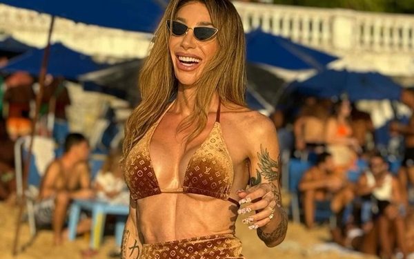 Maya Massafera curte dia de sol no Porto da Barra: ‘Axé’