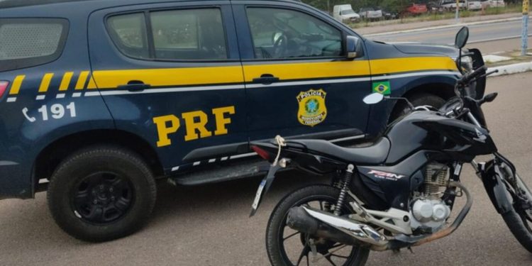 CAIU NA LARANJADA: homem compra moto do genro e acaba detido pela PRF por receptação