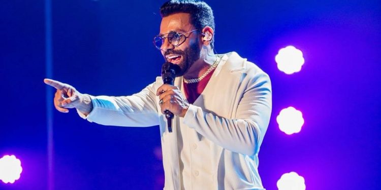 VÍDEO: Pablo dá bronca em fãs que pediam ‘selfie’ durante show: ‘Perturbação dos infernos’