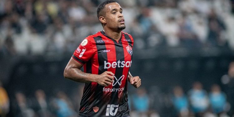 Vitória perde para o Corinthians, mas se mantém fora da zona de rebaixamento