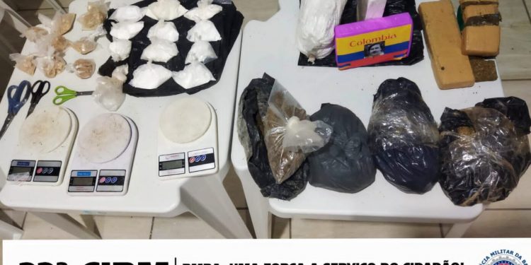 OPERAÇÃO FORÇA TOTAL: Polícia prende traficantes e apreende drogas em Simões Filho