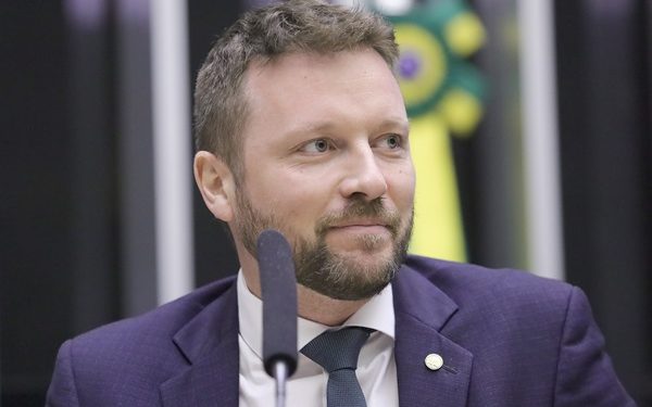 Deputado que chamou Bahia de ‘suja e pobre’ tem mandato cassado pelo TRE