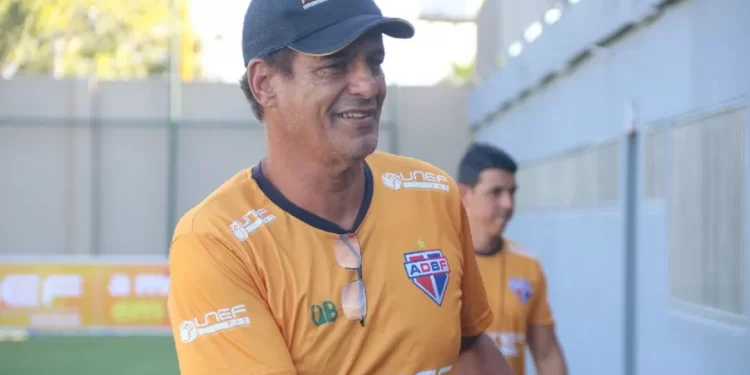 Treinador de vários clubes baianos, Barbosinha morre aos 59 anos