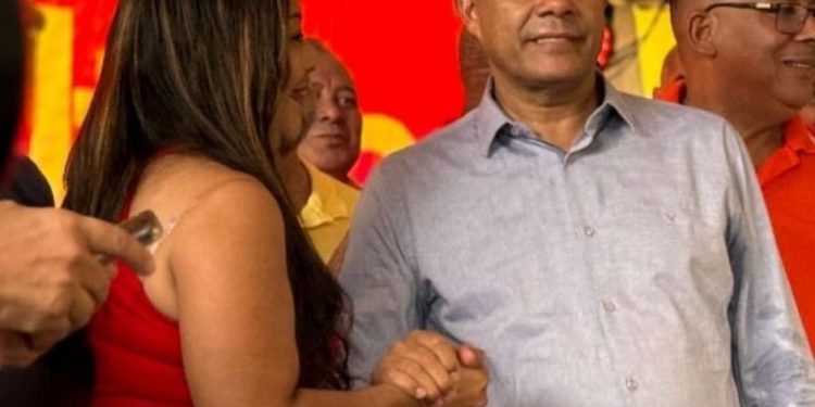 Candeias: Em meio a clima de insegurança pública, Governador Jerônimo participa de convenção de Marivalda