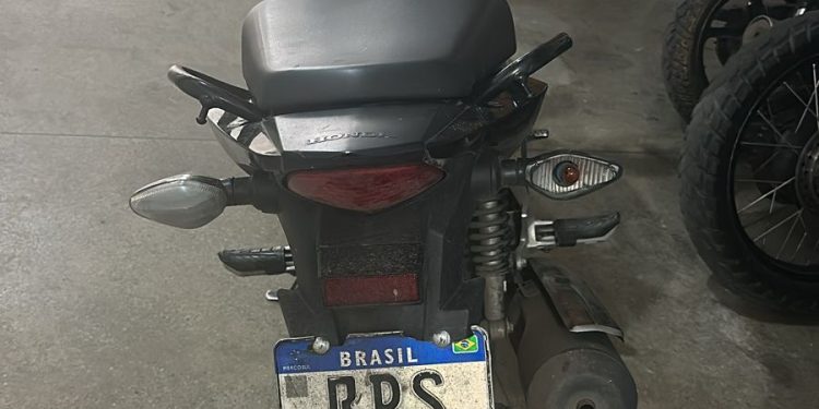 MOTO CLONADA: Homem é preso ao rodar com moto adulterada em Candeias 
