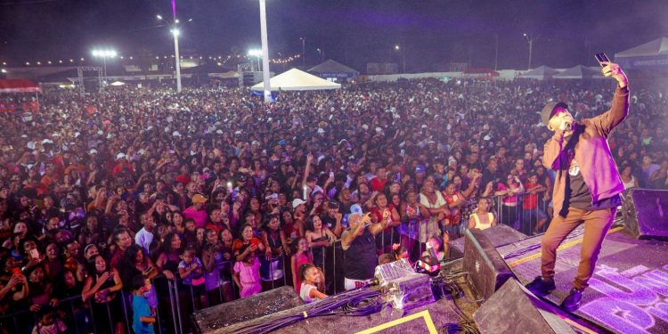 Mais de 25 mil pessoas celebram os 66 anos de Candeias com shows de pagode, trap e arrocha 