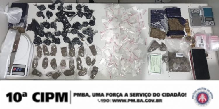 Três mulheres e um homem são presos por tráfico e drogas são apreendidas em Madre de Deus