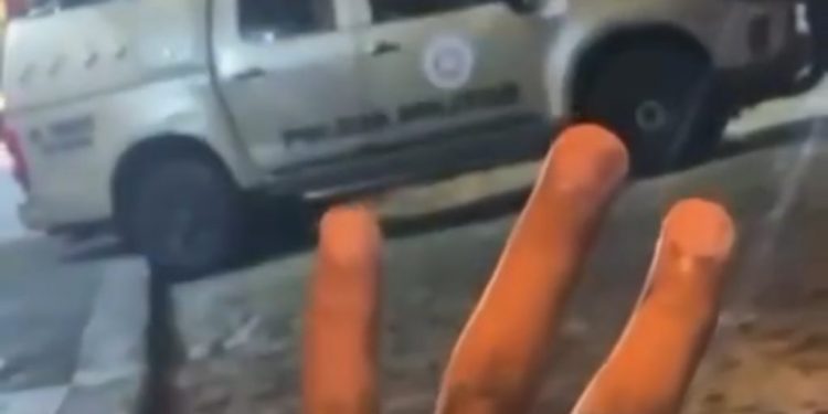 ‘AMOSTRADINHO DO BDM’ filma viatura no centro histórico de Salvador fazendo sinal de facção
