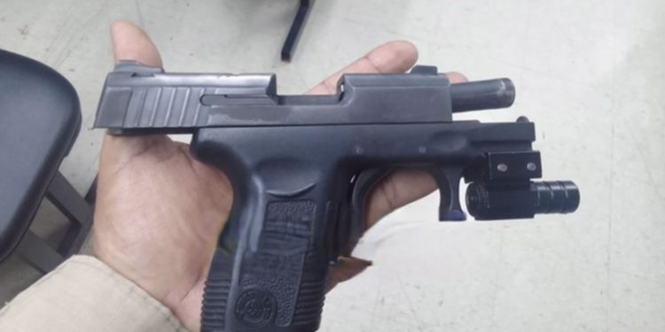 ‘GALEGO’ troca tiros com a PM usando pistola a laser e recebe ‘CHUMBO GROSSO’ na Cidade Baixa