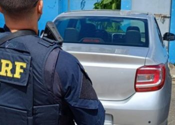Carro furtado de locadora é recuperado pela PRF na BR 324