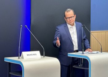 Bruno não comparece a debate e adversários provocam: ‘Não quer discutir a cidade’