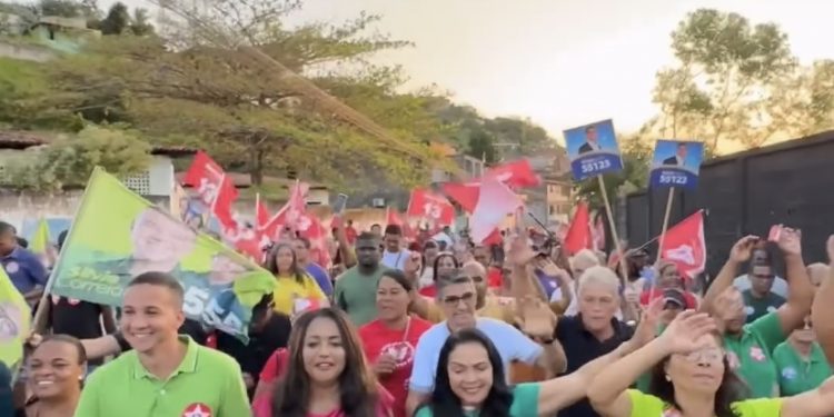 Marivalda faz caminhada com apoiadores no bairro do Sarandi em candeias 