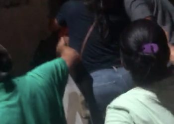 Candeias: Aliada de Marivalda e Tonha tenta dar facada em candidata a vereadora em caminhada 