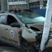 Policial perde controle de viatura e bate contra poste na Barra