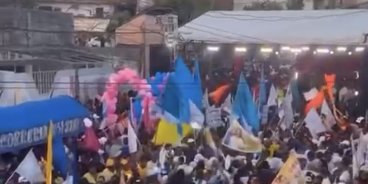 SFC: Calmon arrasta multidão em caminhada neste domingo