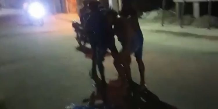 Olha faca : mulheres “saem na mão” em São Francisco do Conde 