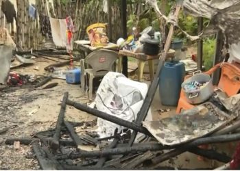 TRAGÉDIA: três pessoas mortas após casa pegar fogo; bebê de 1 mês e irmão de 3 anos entre as vítimas