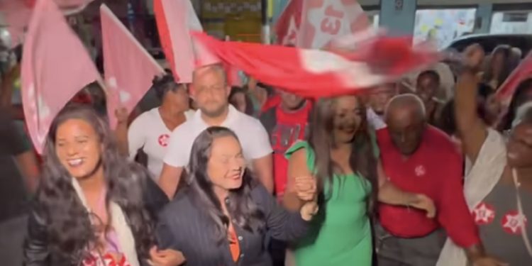ELEIÇÕES 2024: Marivalda inaugura Comitê em Candeias