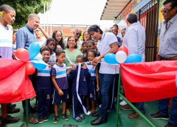 Candeias: Quadra Poliesportiva é entregue a comunidade de Passagem dos Teixeiras