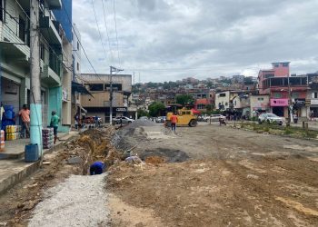 Candeias: Prefeitura inicia serviço de drenagem e pavimentação no Triângulo; obra irá beneficiar o comércio da cidade