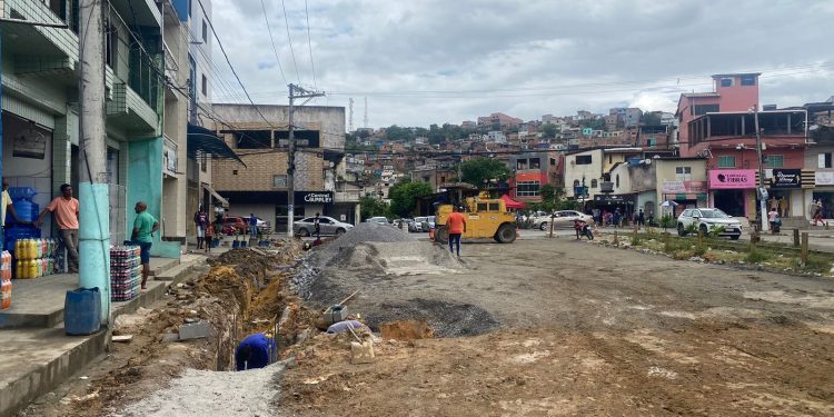 Candeias: Prefeitura inicia serviço de drenagem e pavimentação no Triângulo; obra irá beneficiar o comércio da cidade