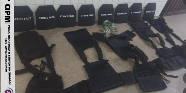 Polícia apreende drogas e material bélico no Bairro Santo Antônio 