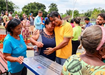 Candeias: “muito obrigado meu índio”, agradece moradora após entrega de praça