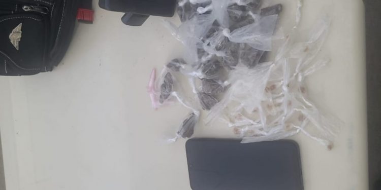 Operação policial no bairro Santo Antônio resulta em prisão e apreensão de drogas