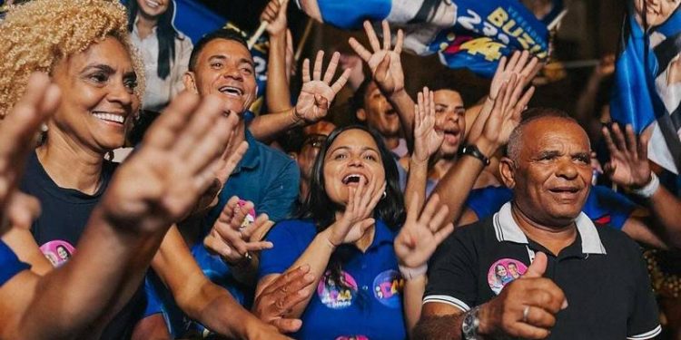 Lauro de Freitas: Débora Régis lidera pesquisa com 40 pontos de vantagem e venceria eleição com folga