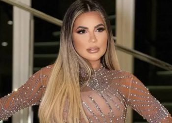 Deolane Bezerra segue presa após passar por audiência de custódia