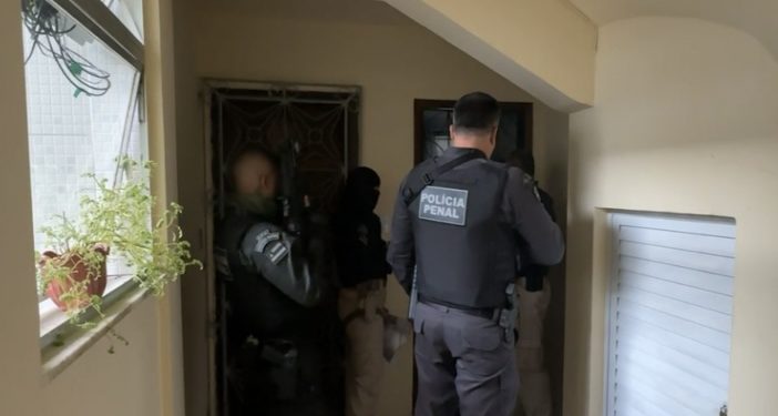 Policiais penais são presos durante operação deflagrada em Salvador