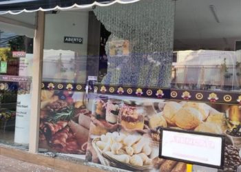 FIZERAM A LIMPA: criminosos arrombam casa de frios em Vilas do Atlântico; prejuízo passa dos R$ 9 mil