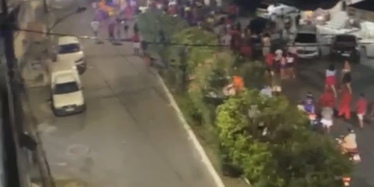 Candeias: Ao som de “tapa na pepeca dela”, Marivalda e Tonha arrasta mais de 100 pessoas