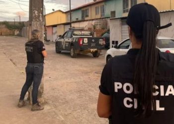 Homem ataca ex-mulher e esfaqueia atual marido dela em Lauro de Freitas