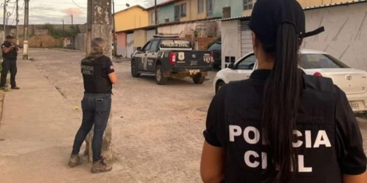 Homem ataca ex-mulher e esfaqueia atual marido dela em Lauro de Freitas