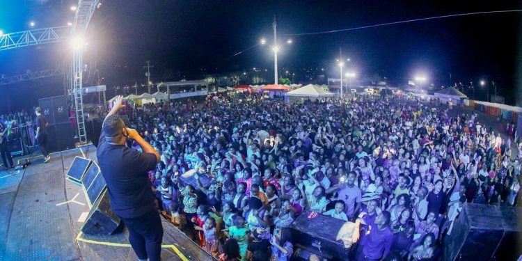 Fé e Emoção marcam a segunda noite da Semana Evangélica em Candeias