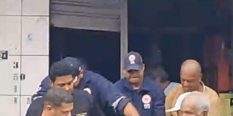 Briga entre casal termina com três pessoas esfaqueadas na Rua Rodolfo Tourinho, em São Francisco do Conde