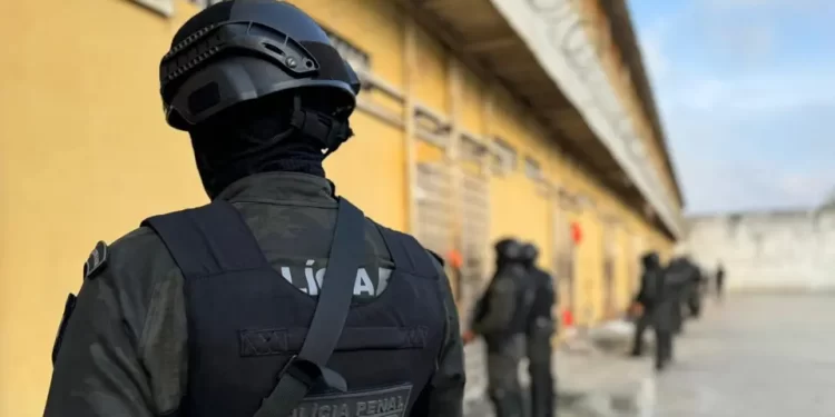 Megaoperação combate crime organizado no presídio de Feira de Santana