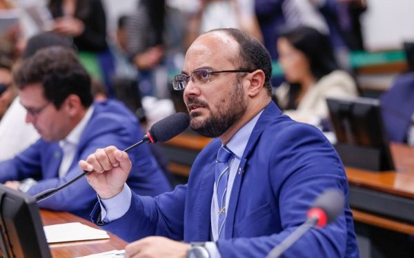 Jerônimo faz politicagem com crise da segurança e terceiriza responsabilidades, diz deputado