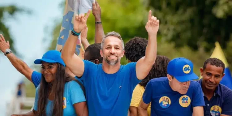 Flávio Matos lidera disputa em Camaçari com 51,21% dos votos